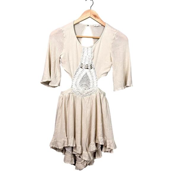 Illa Illa Crochet Cutout Romper Cream White Boho Ruffle Hem Shorts size Small - Picture 1 of 11
